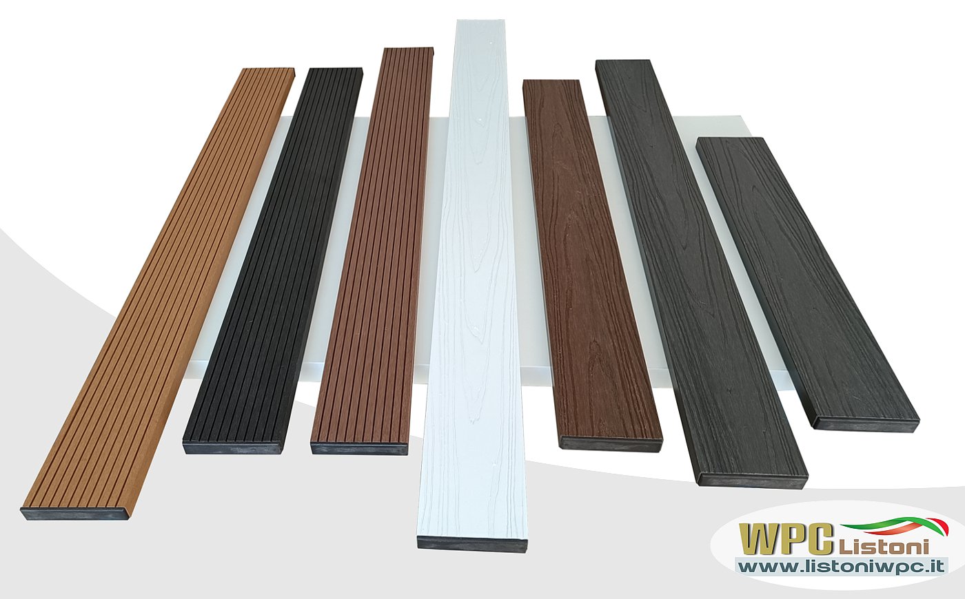 recinto recinzione con listoni wpc staccionara ringhiera legno composito modulabile madelux doghe stecche verticali